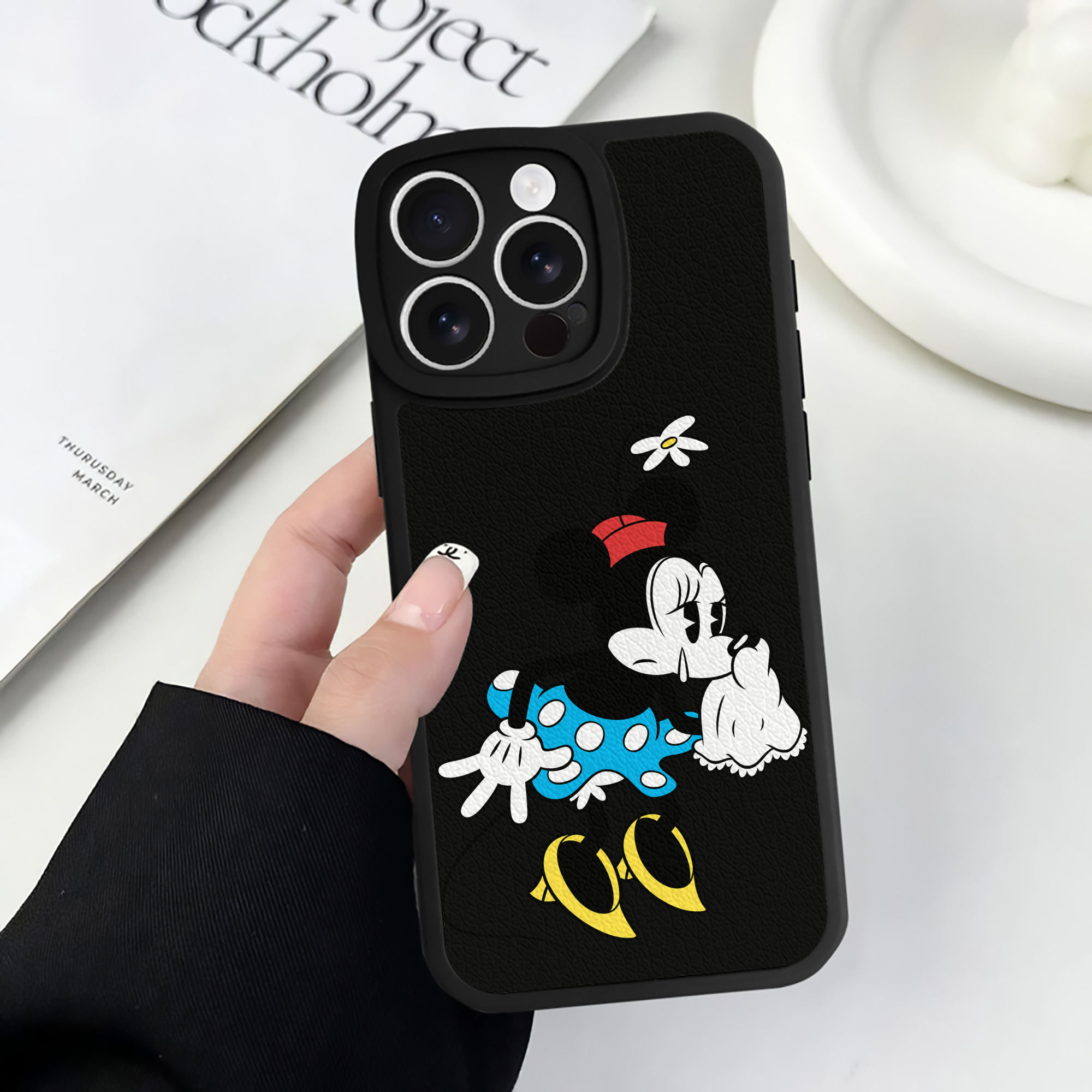 （画像用） ミッキーマウス Mickey Mouse 【iPhone 16シリーズ対応】シリコンスマホケース（レザー調） 材質：シリコン